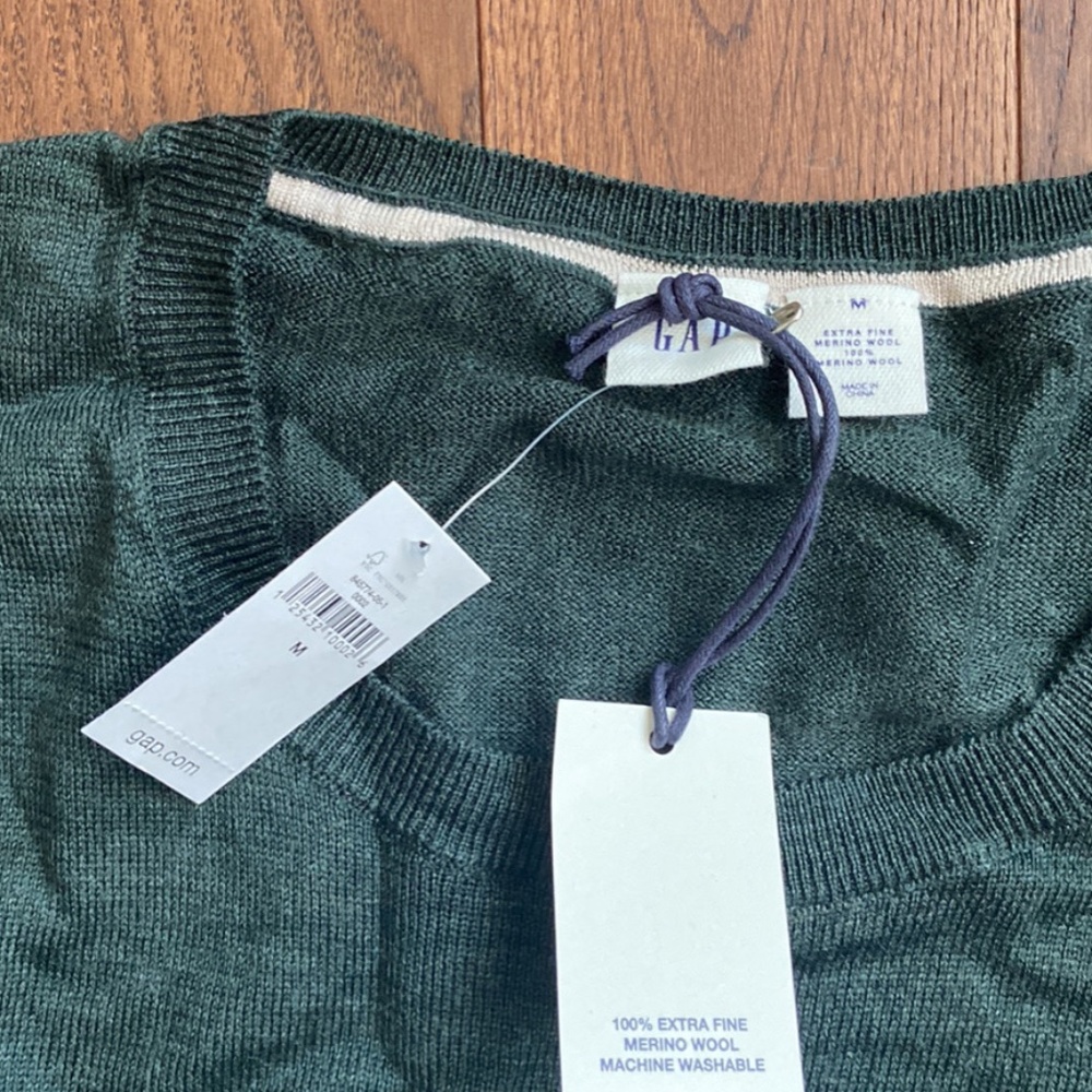 GAP Extra Fine Merino Wool Sweater- Medium NWT